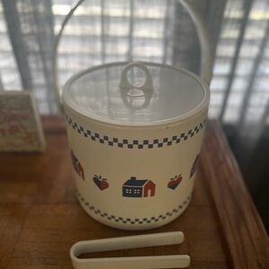 VTG 1987 Red, White and Blue Ice Bucket w/lid.